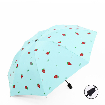 Damen Dreifachblauer Regenschirm mit Erdbeer-Punkt-Muster All-Season-Handbuch offen