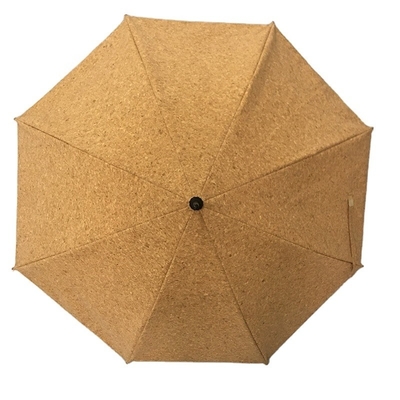 Kreativer Umweltschutz aus Korkgewebe, Sägemehl, Stoffschirm mit Holzgriff