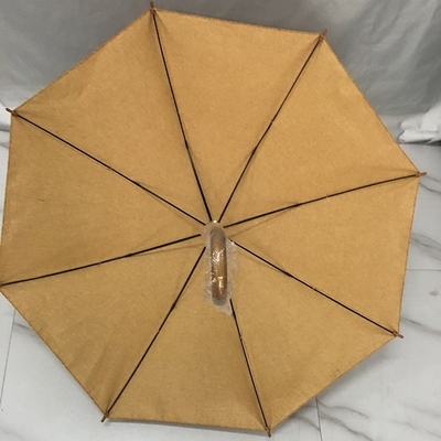 Kreativer Umweltschutz aus Korkgewebe, Sägemehl, Stoffschirm mit Holzgriff