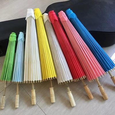 Handgefertigte Requisiten Weißes japanisches Papier Regenschirm mit individuellen Designs Logo-Druck