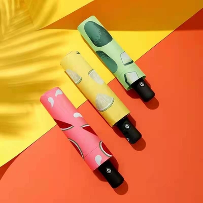 Farbenfroher Autoschirm im Sommerstil mit Design-Fruchtmusterdruck und UV-Schutz