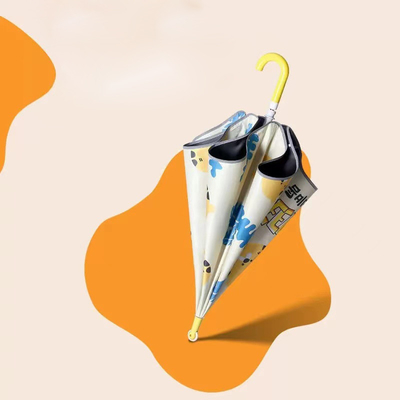 Schönes Kinderschirm mit langem Griff und automatischem Roller Skating