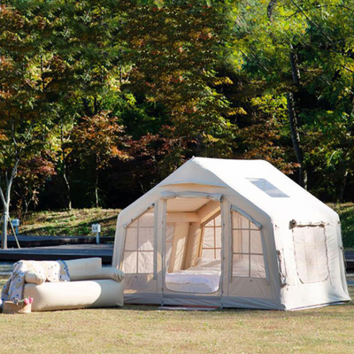 Große Leinwand-Glamping-Hüttenzeltmarkise und Anzug für geräumiges Wohnen im Freien