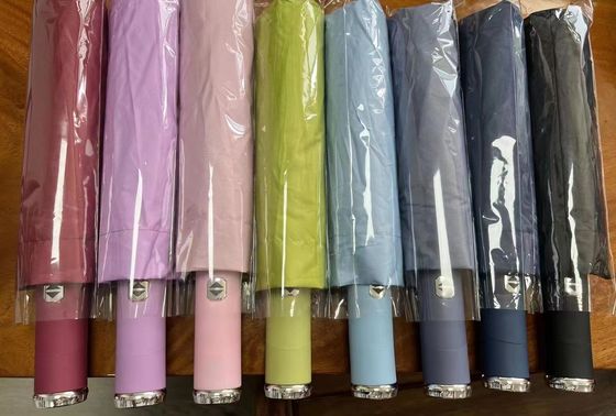 Drehbare LED-Taschenlampe Handgriffe Automatischer Klappschirm für Reisen und Werbung