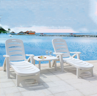 Weißes Rattan Patio Lounge Chair Klappbett für Wohnung Balkon und Villa