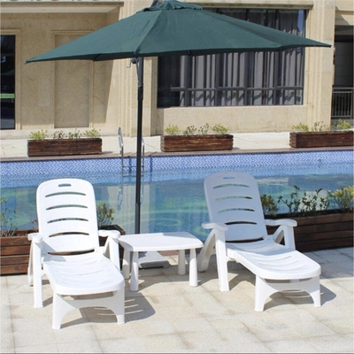 Weißes Rattan Patio Lounge Chair Klappbett für Wohnung Balkon und Villa