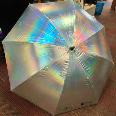 Custom-Logo-Druck Winddichte Regenschirme mit UV-Schutz und schillerndem Laserdesign
