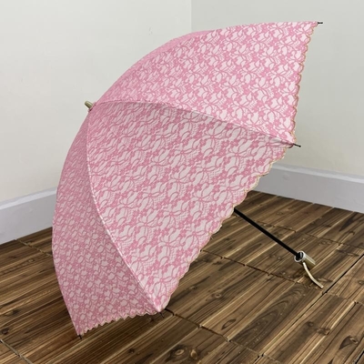 Einfacher rosafarbener, zweifaltig gestickter Regenschirm, leicht und praktisch