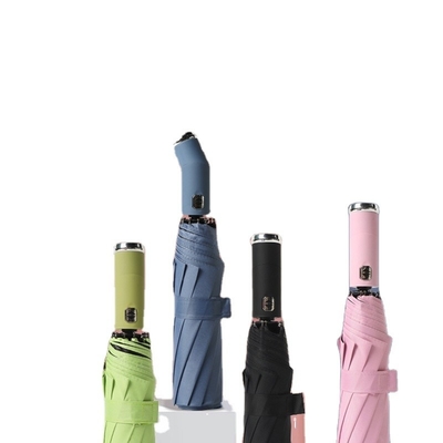 Zusammengestellte Designs akzeptiert Winddicht Dreifach automatischer Regenschirm mit LED Taschenlampe